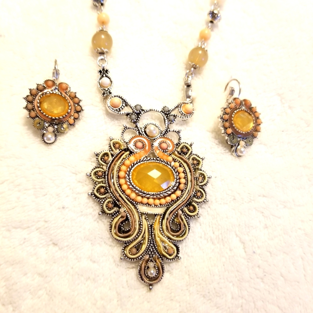 Silver Tone Statement Necklace & Pierced Earrings Peach & White Colored Stones‎